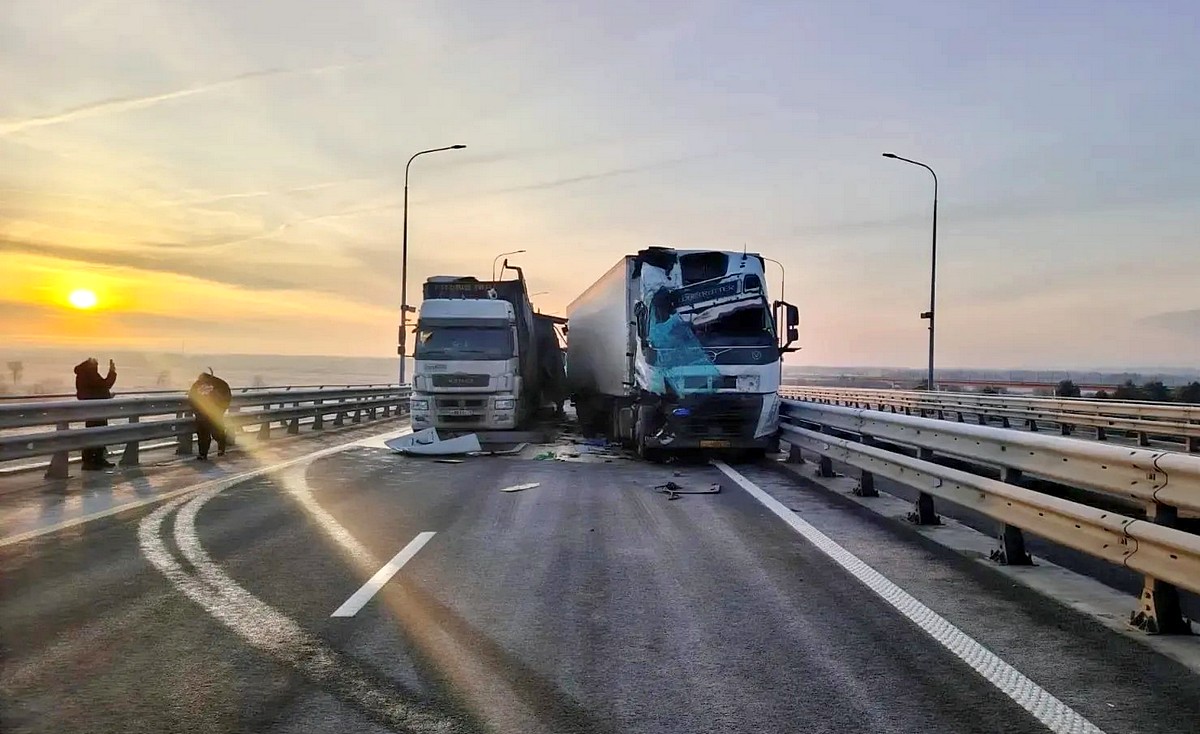 На трассе М-12 под Муромом столкнулись 9 автомобилей