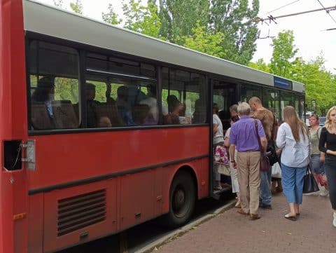 На 28-й маршрут с октября выпустят всего два автобуса