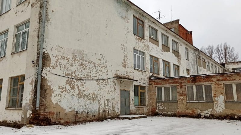 Авдеев пообещал отремонтировать полсотни школ за три года