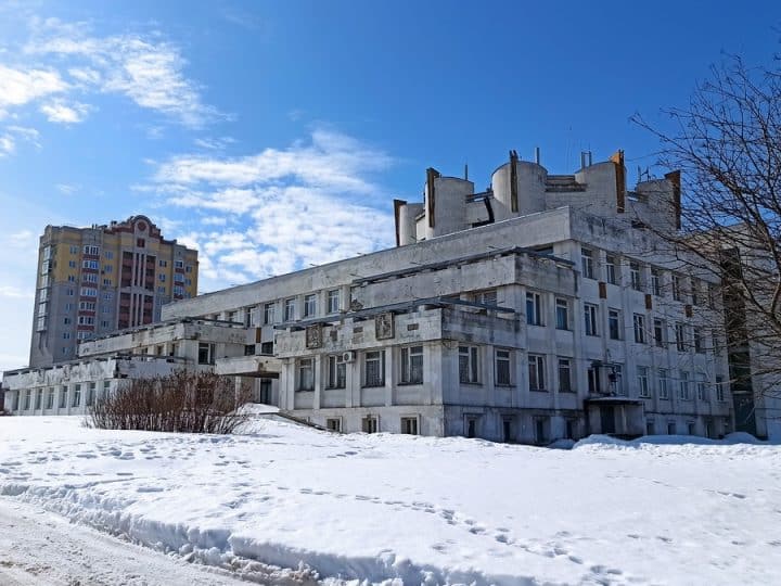 Плесень и протечки. Родители пожаловались на состояние помещений в ДТЮ