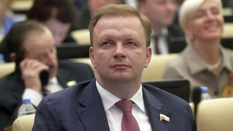 Депутату Говырину разрешили бесплатно парковаться в центре Владимира