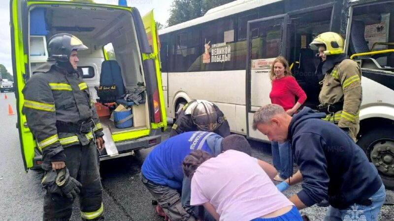 Пассажира заблокировало в аварии с автобусом во Владимире