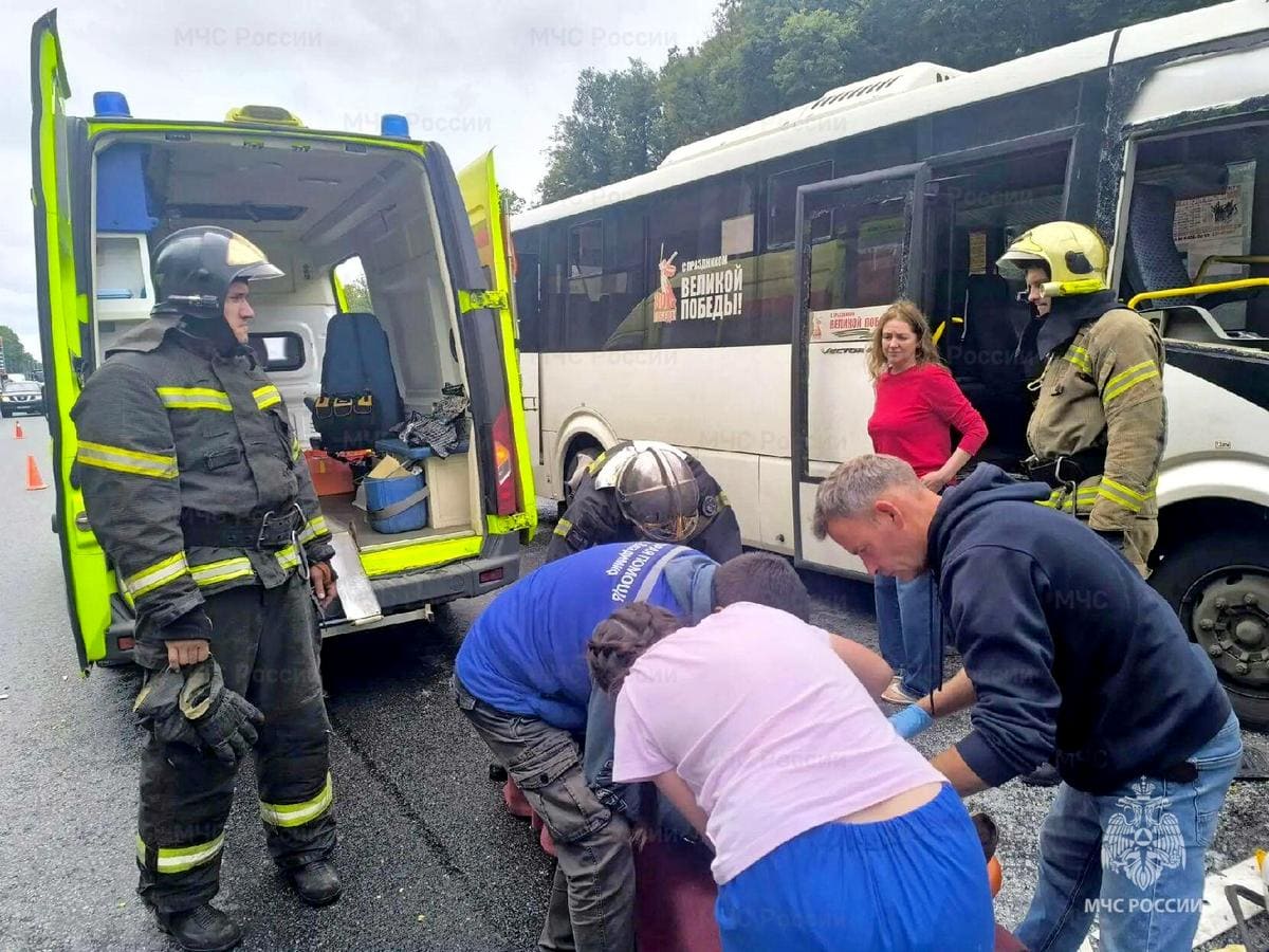 Пассажира заблокировало в аварии с автобусом во Владимире
