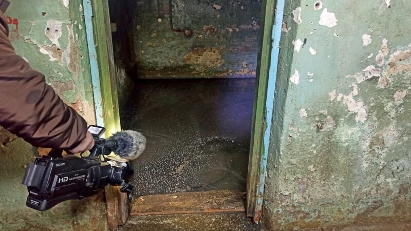 Аварийный дом в Юрьевце затапливает канализацией