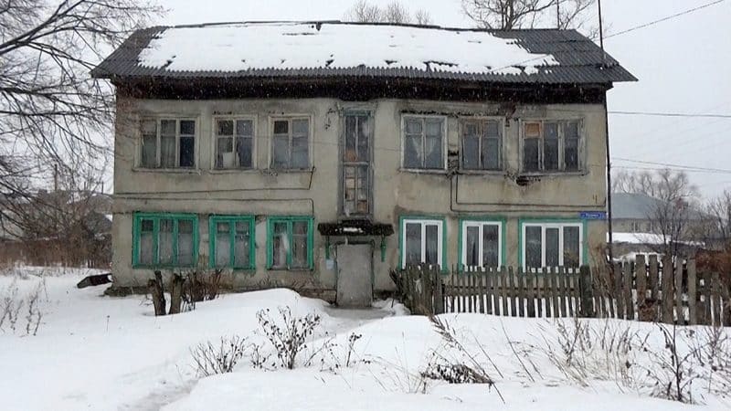 Жителей аварийных домов в Камешково переселяют в дома с коммуналкой в 10 тысяч рублей