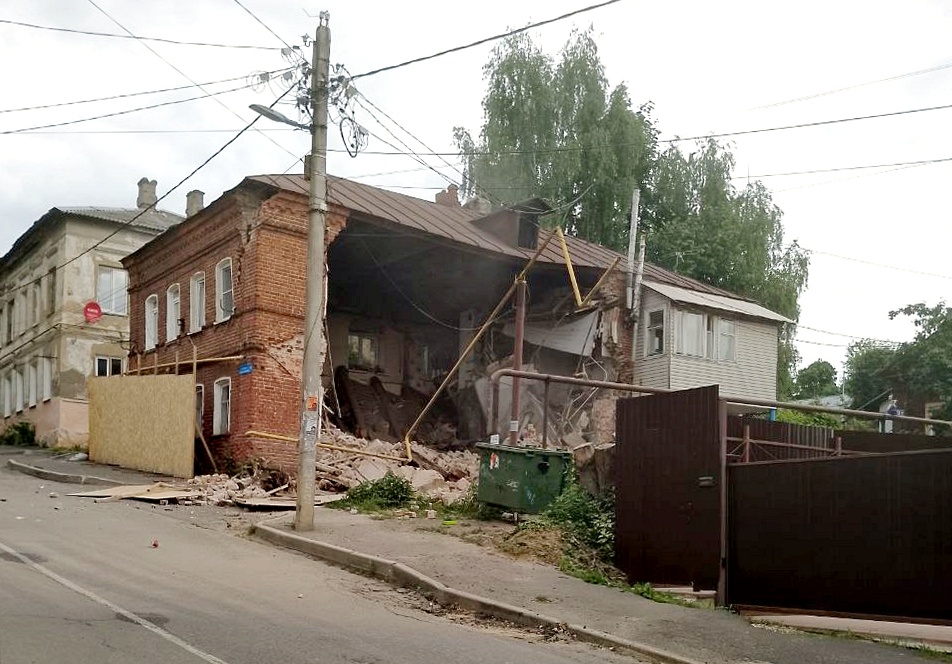В центре Владимира окончательно рухнул аварийный дом