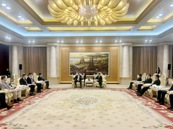 «Ценные контакты» и «перспективы». Что Авдеев привезет из Китая