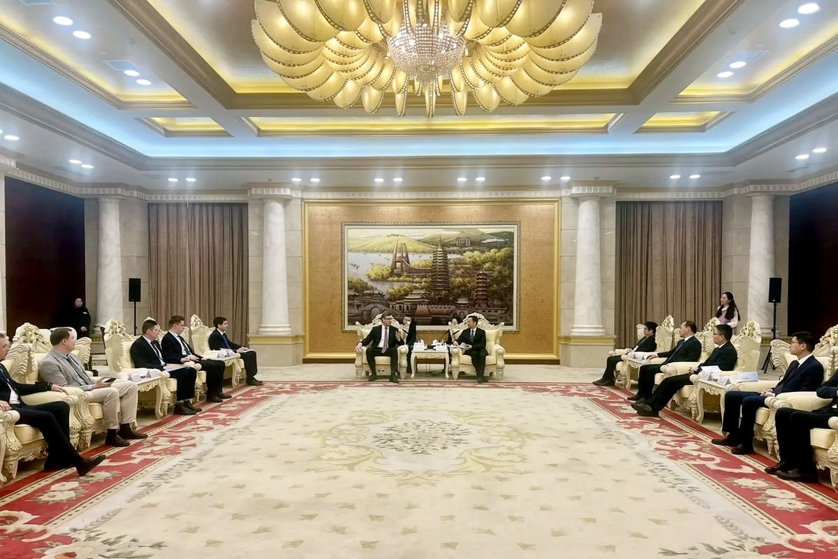 «Ценные контакты» и «перспективы». Что Авдеев привезет из Китая