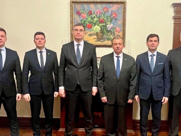 Губернатор Авдеев вывез Наумова в Китай