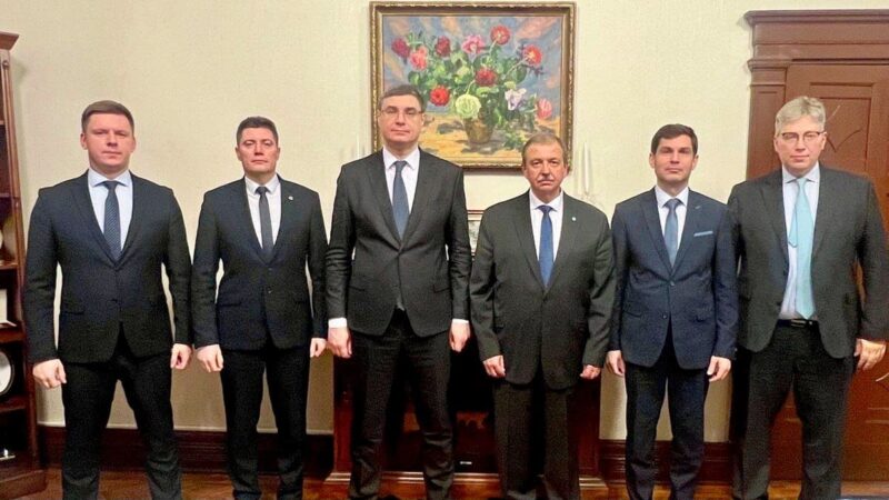 Губернатор Авдеев вывез Наумова в Китай