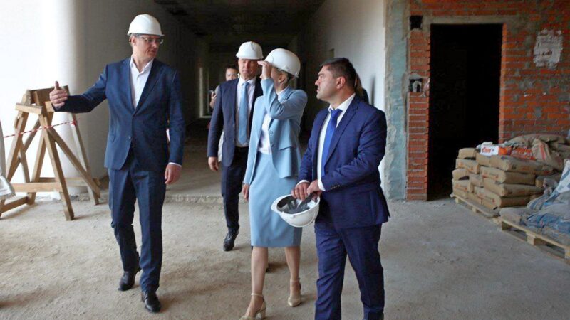 Авдеев обещал открыть школу в Александрове в 2026 году