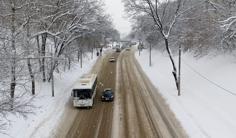 Автобус двор