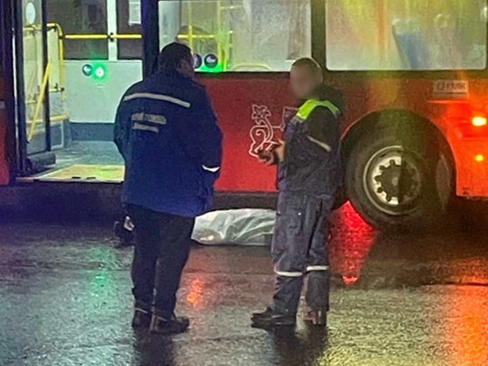 В Добром автобус задавил двух человек, один скончался