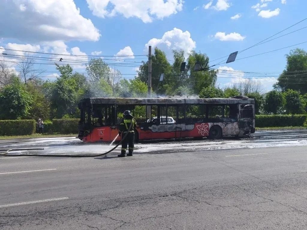 Во Владимире за несколько часов загорелись автобус и бензовоз