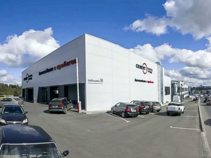 Мэрия требует снести автосалон у «Тандема»