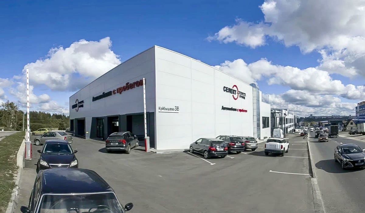 Мэрия требует снести автосалон у «Тандема»