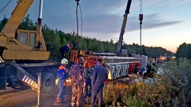 Во Владимирской области опрокинулся бензовоз