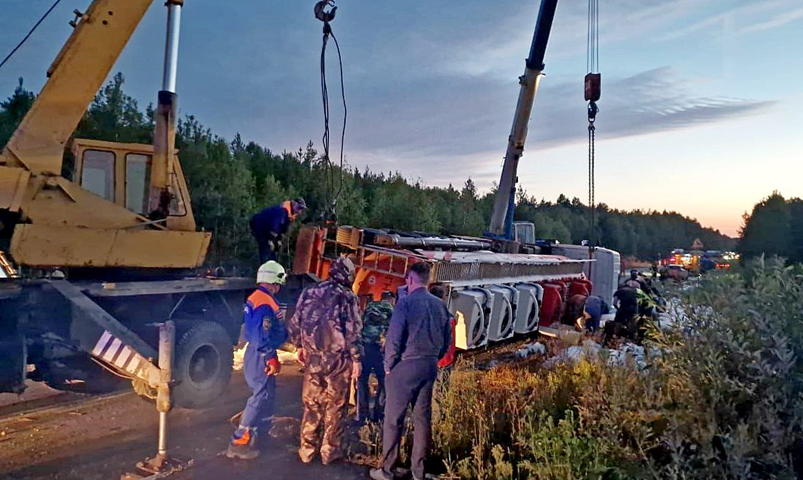 Во Владимирской области опрокинулся бензовоз