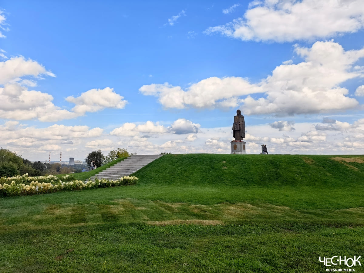 Боголюбский памятник 2