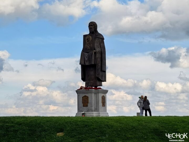 Темный и без ограды. Памятник Боголюбскому не совпал с обещаниями