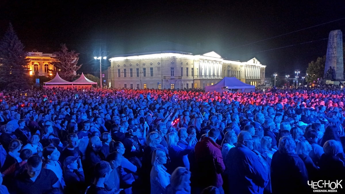 Владимирцы отметили День города под «Вологду» и «Фаину»