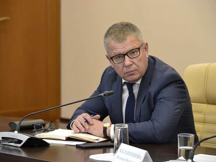 Единороссы узаконили нелегальный бизнес вице-спикера ЗС
