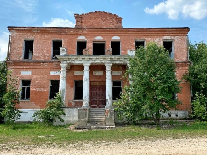 В Мстере выставили на продажу усадьбу графа Панина