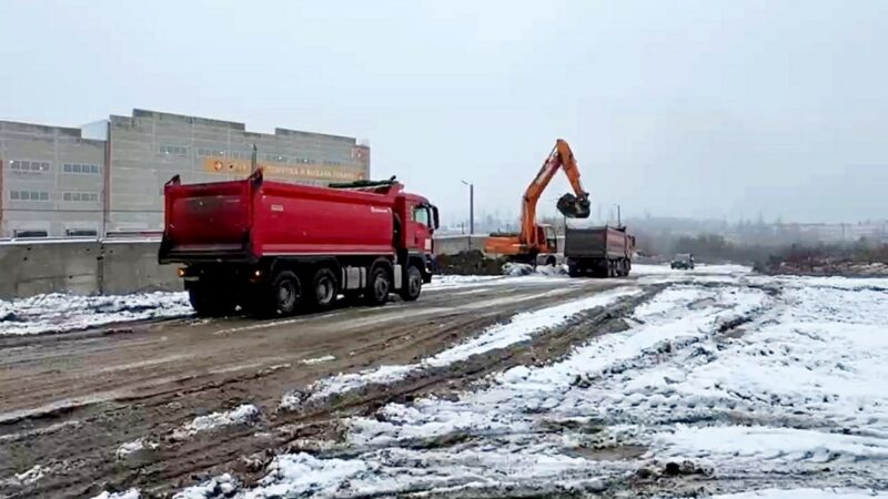 У заправки на Пекинке изымают землю под дорогу до Гастелло