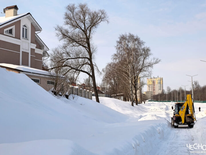 Элитный дом обязали снести забор ради дороги через парк