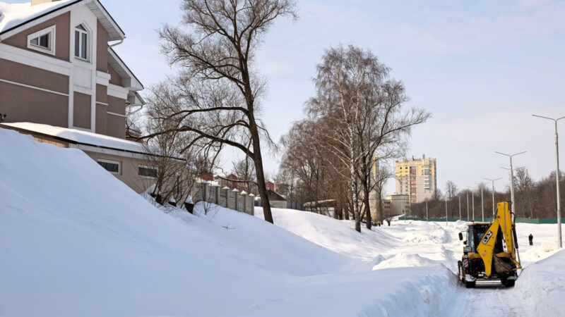 Элитный дом обязали снести забор ради дороги через парк