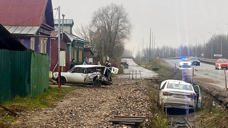 Под Суздалем авто врезалось в дом, под Киржачом – в автобус