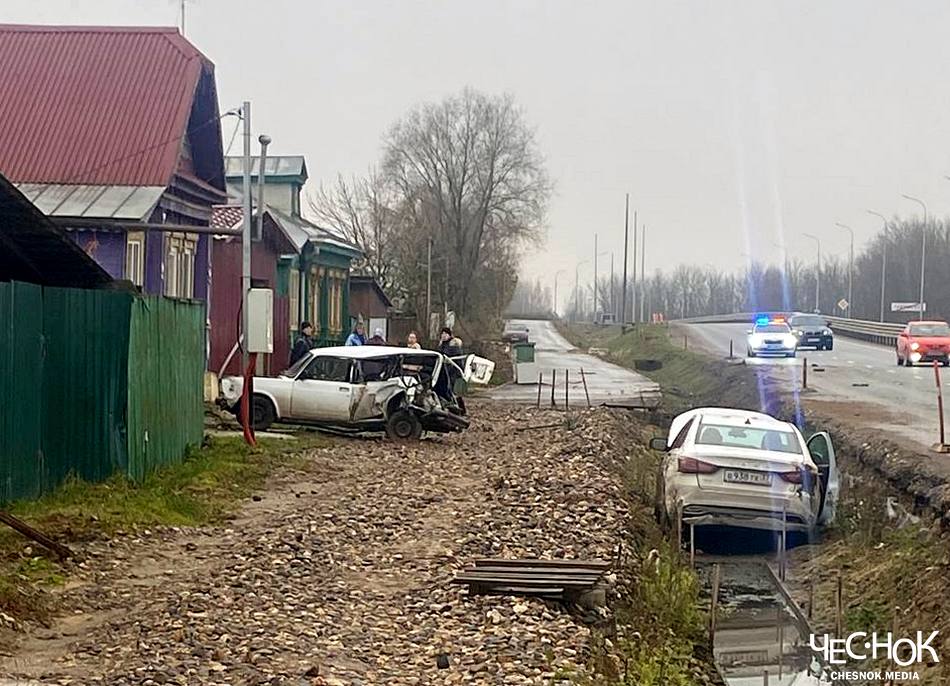 Под Суздалем авто врезалось в дом, под Киржачом – в автобус