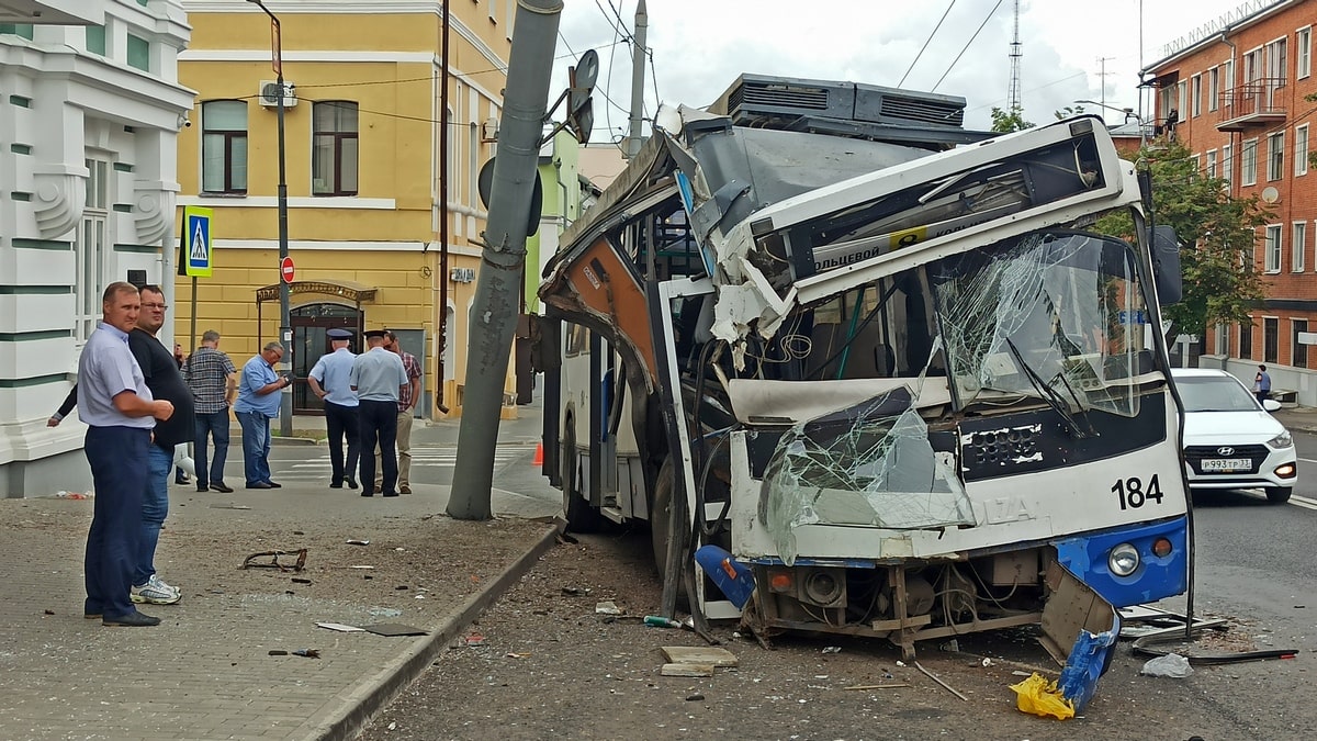 Водитель троллейбуса отделалась штрафом за ДТП в центре города