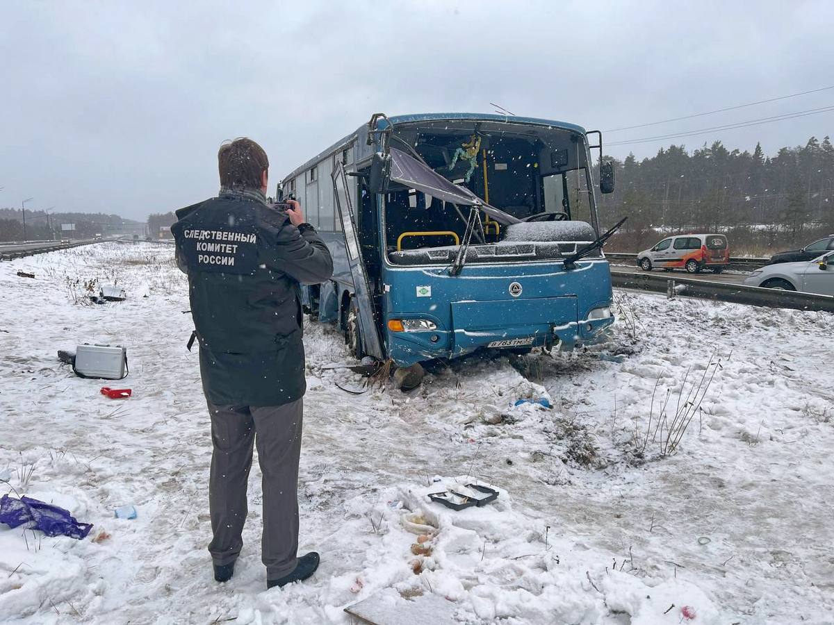 Более 10 пассажиров пострадали в ДТП с рейсовым автобусом