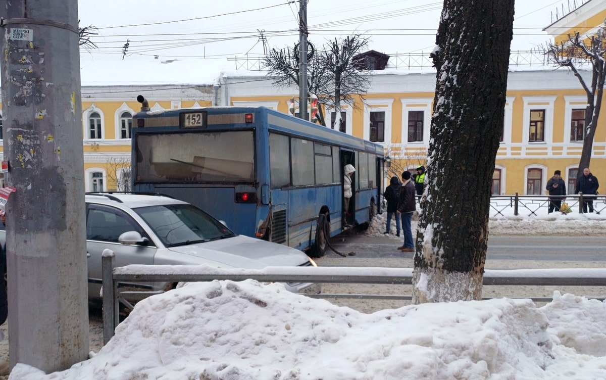 Автобусы во Владимире с начала года 10 раз попадали в ДТП
