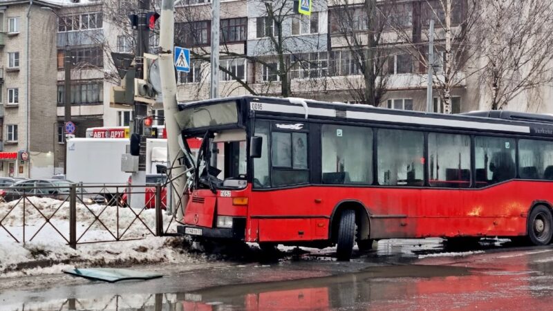 Мэрия: попавшие в ДТП новые автобусы восстановят 