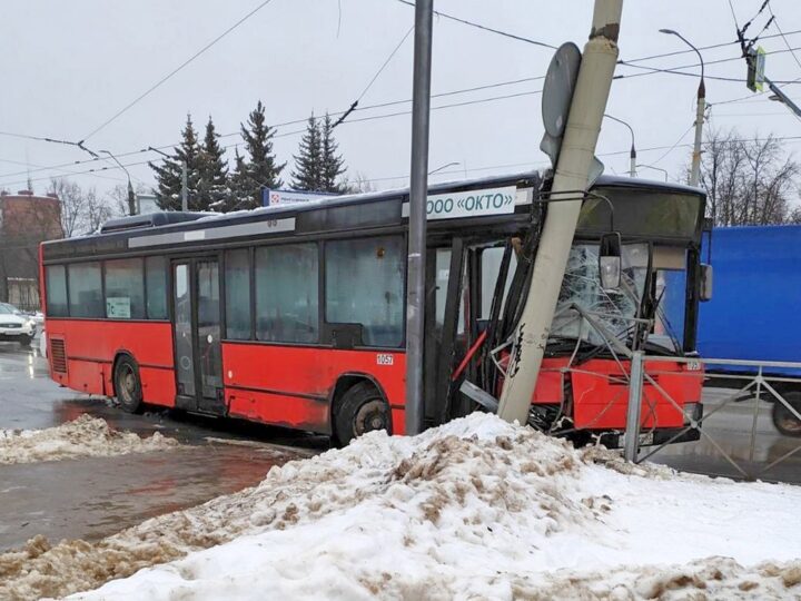 Бывший перевозчик выплатит штраф и неустойку мэрии