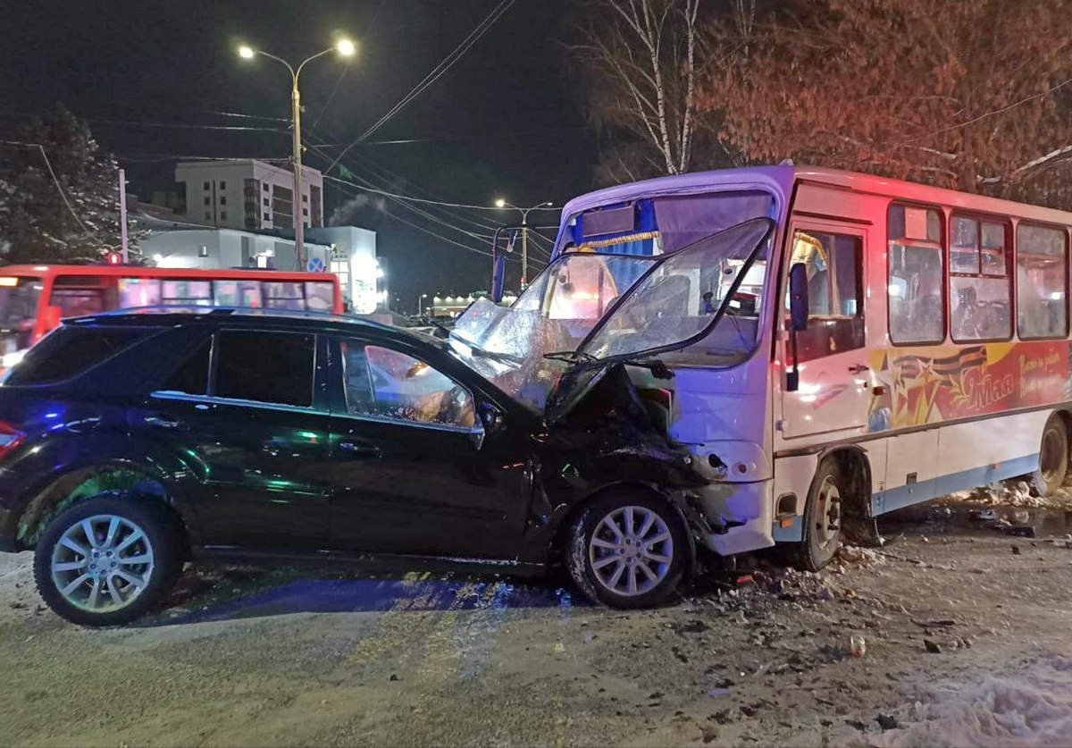 Во Владимирской области в ДТП попали два автобуса с пассажирами
