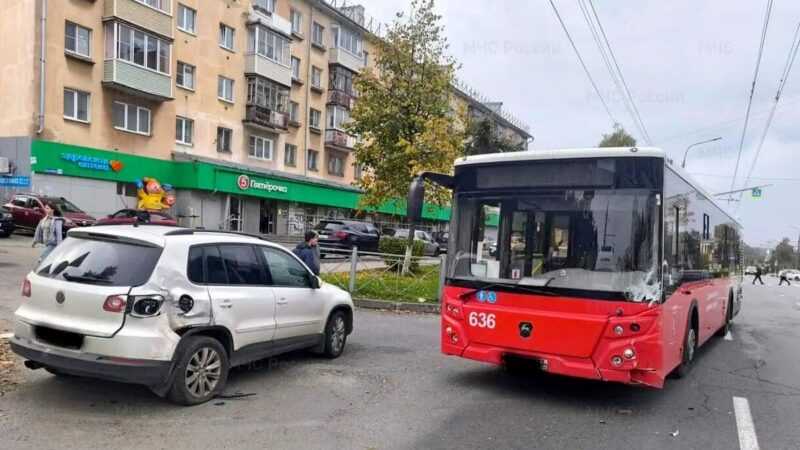 В ДТП с автобусом во Владимире пострадали две пассажирки