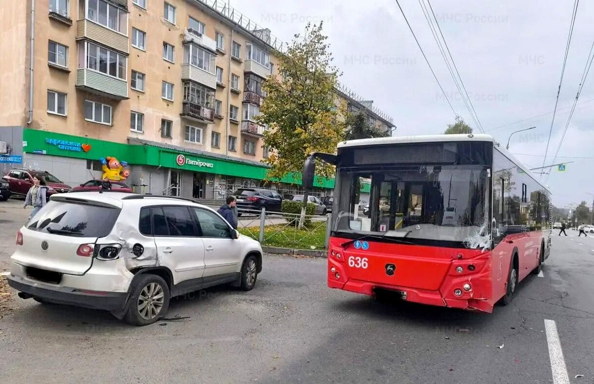 В ДТП с автобусом во Владимире пострадали две пассажирки