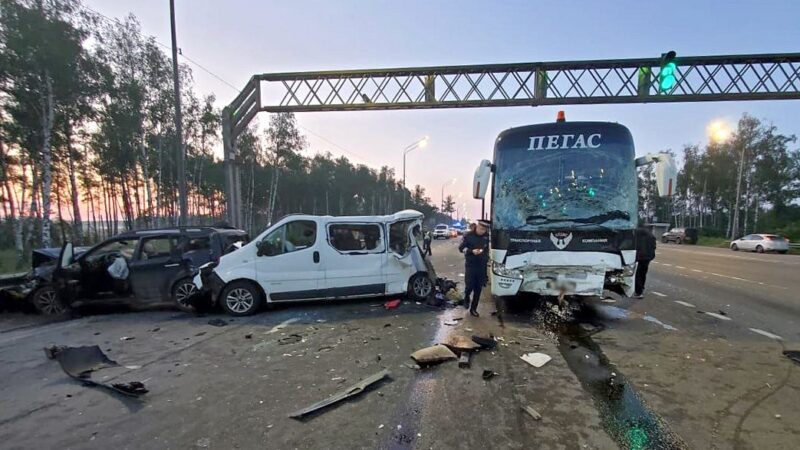 На трассе М-7 столкнулись автобус и три авто. Есть погибшие