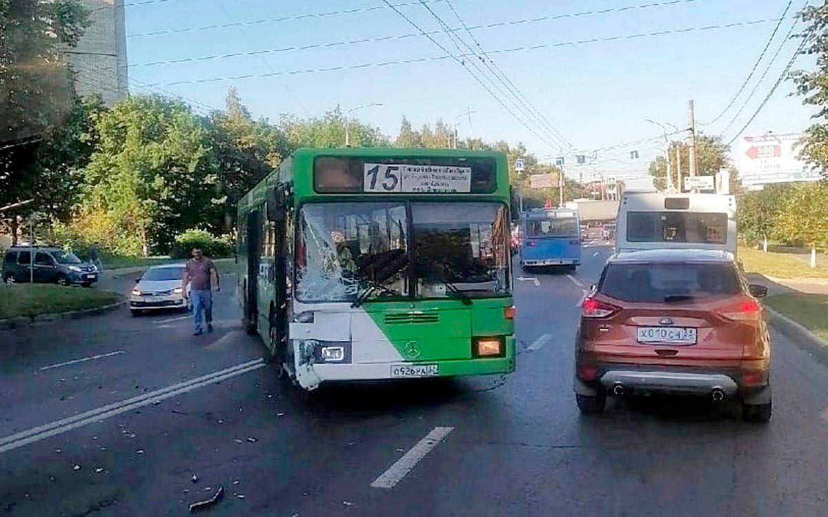 Во Владимире очередной автобус попал в аварию