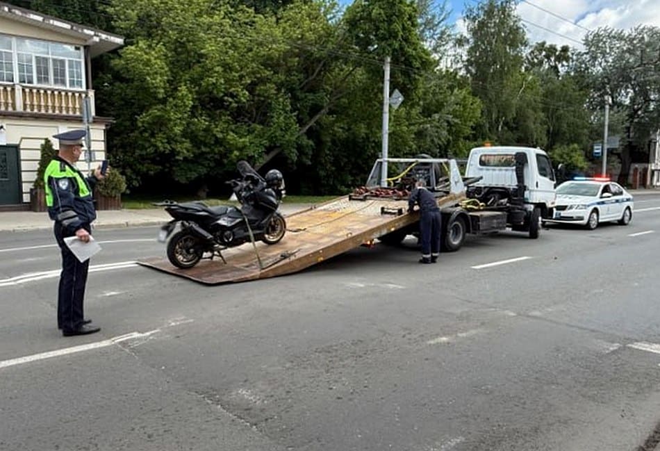 Во Владимире мотоциклист сбил двоих детей на переходе