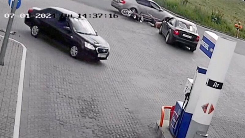 Во Владимире водитель намеренно наехал на мотоциклиста с ребенком