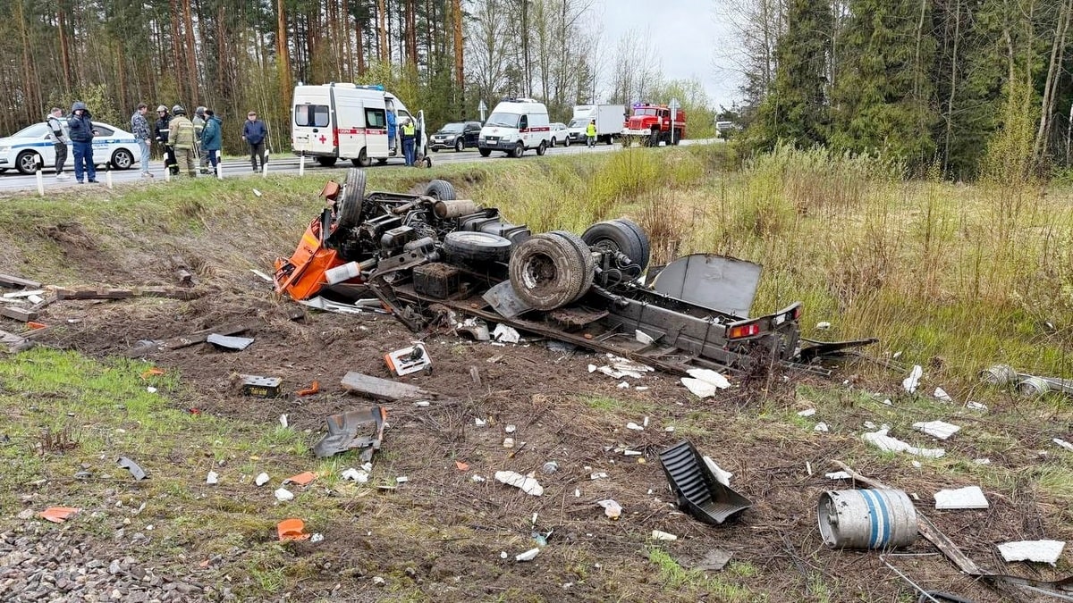 ДТП поезд грузовик-min