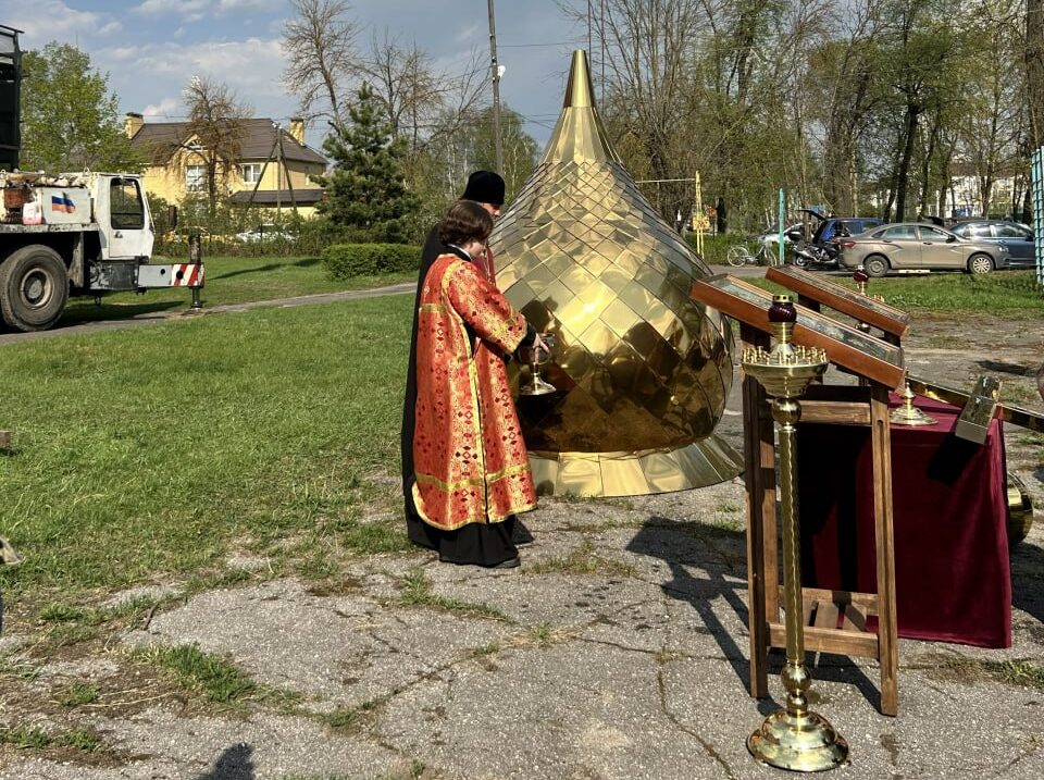 На здании бывшей школы в Собинке установили купол с крестом