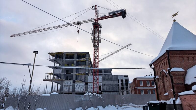 Застройщик гостиницы «Хилтон» задолжал миллионы подрядчикам