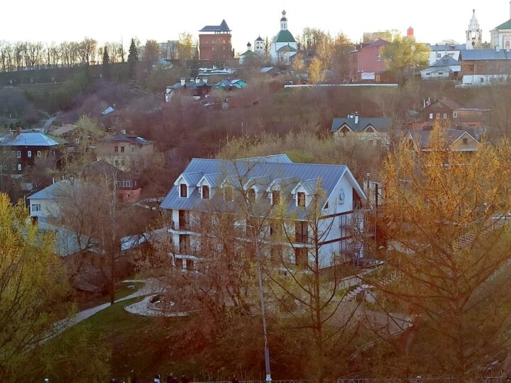 За несносную гостиницу «Панорама» требуют ежедневный штраф