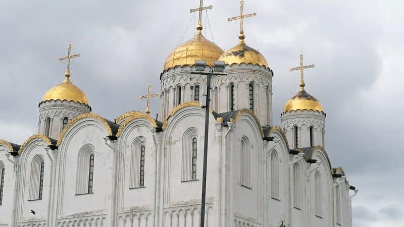 Зеленые стены и обшарпанные купола. Когда во Владимире отремонтируют Успенский собор?