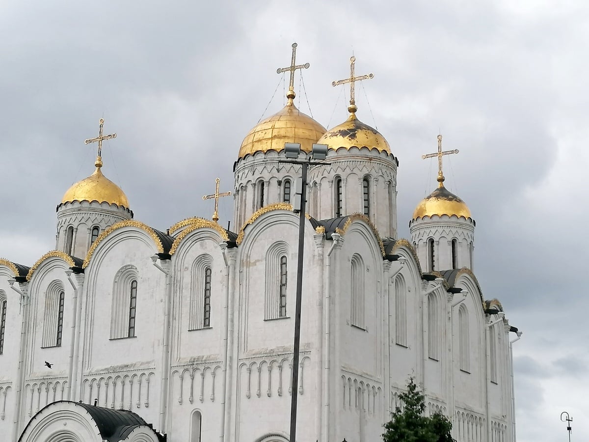 Зеленые стены и обшарпанные купола. Когда во Владимире отремонтируют Успенский собор?